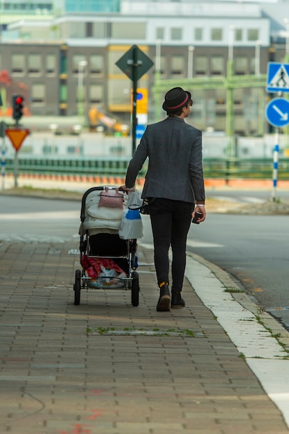 Elegante passeggino passeggino da uomo