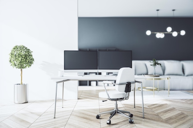 Elegante posto di lavoro soleggiato a casa con monitor di computer mobili leggeri su parquet da tavolo bianco e albero verde in un vaso di fiori