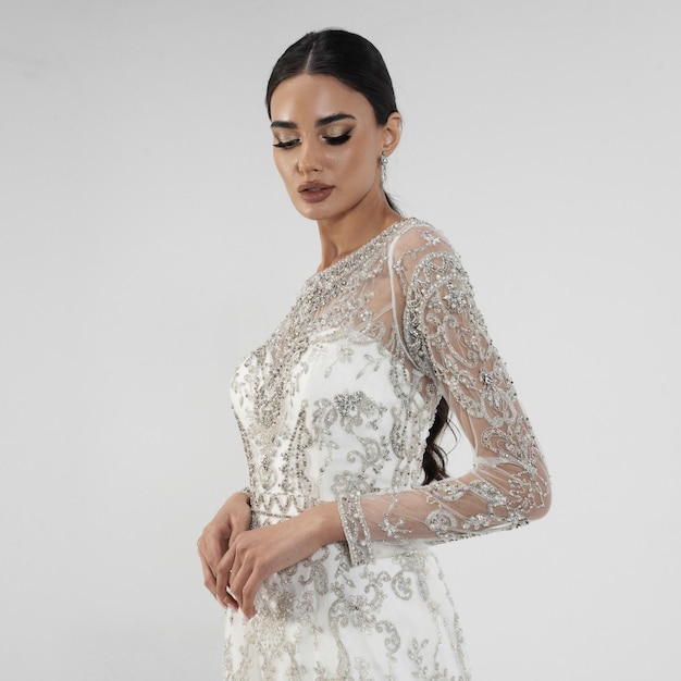 Elegante sposa in abito da sposa