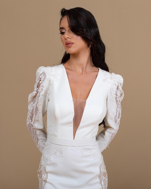 Elegante sposa in abito da sposa