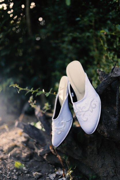 Eleganti scarpe da sposa bianche