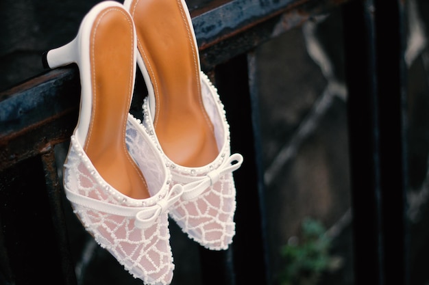 Eleganti scarpe da sposa bianche