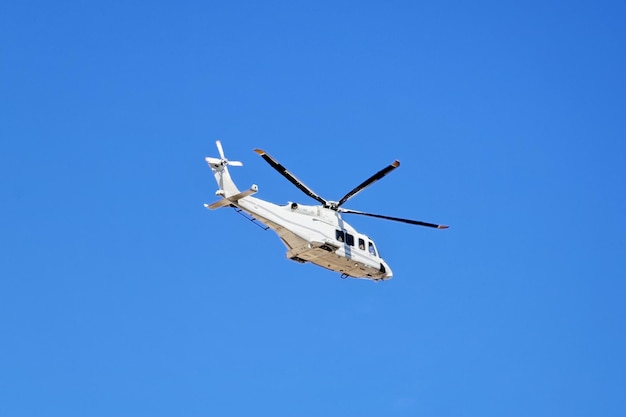 Elicottero nel cielo di Roma, Italia