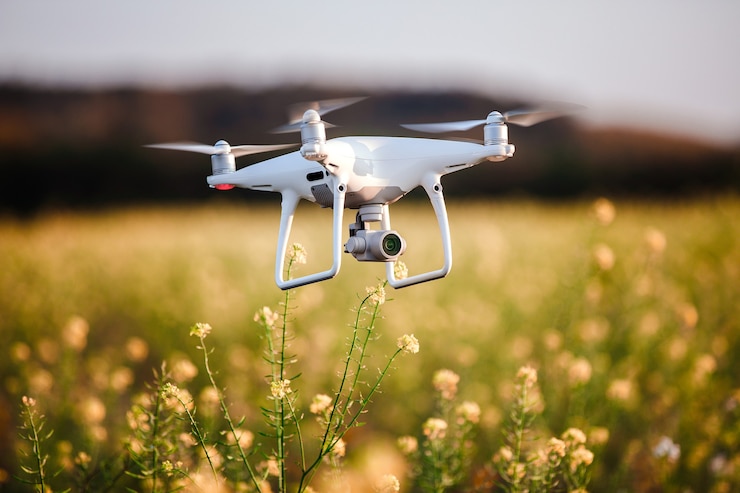 Foto elicottero quad drone su campo giallo