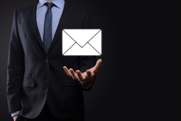 Email e icona utente, segno, simbolo di marketing o concetto di newsletter, diagramma. Invio di posta elettronica. Posta in blocco