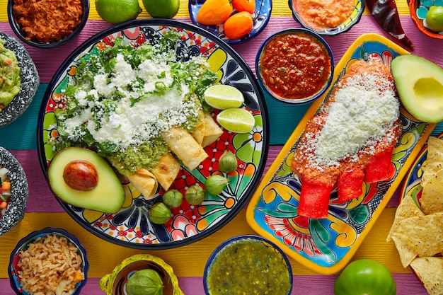 Enchiladas verdi e rossi con salse messicane