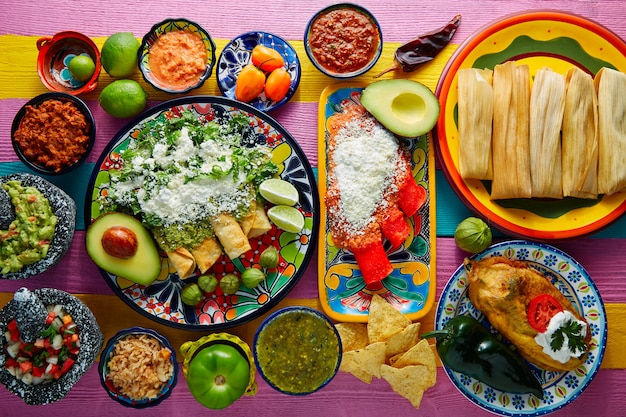 Enchiladas verdi e rossi con salse messicane