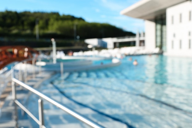 Enorme piscina in hotel