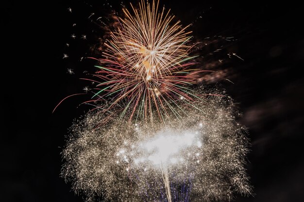 Enormi fuochi d'artificio