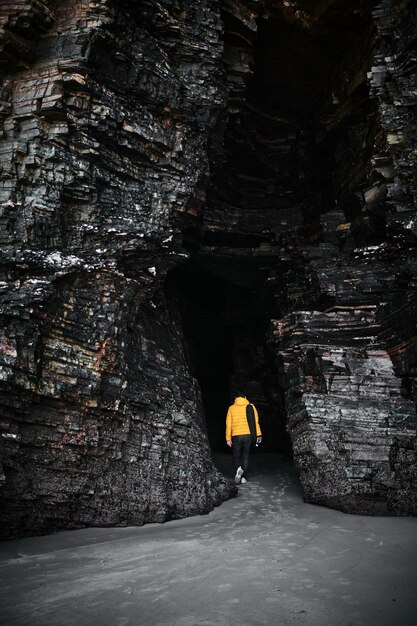 Entrando en la cueva