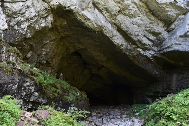 Entrata monumentale della grotta