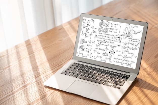 Equazioni matematiche e formule di moda sullo schermo del computer