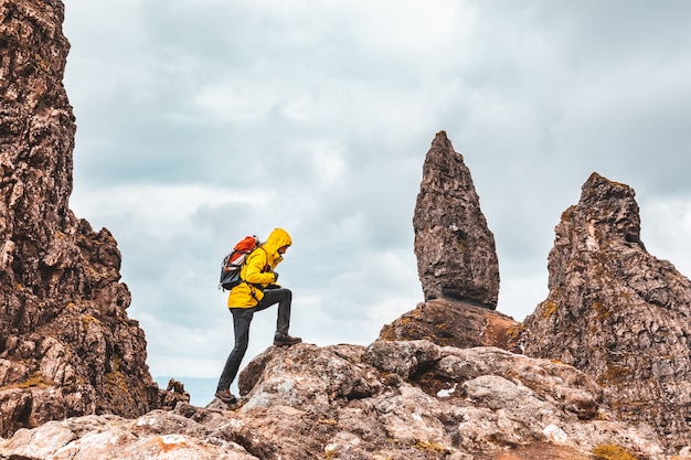 Equipaggi l'escursione in Scozia, isola di Skye al vecchio di Storr