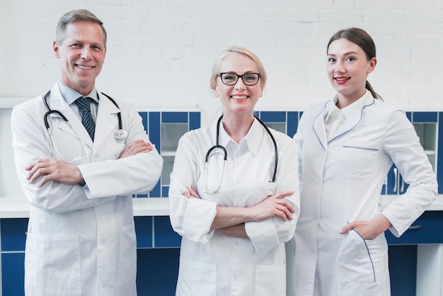 Equipe medica in uno studio medico