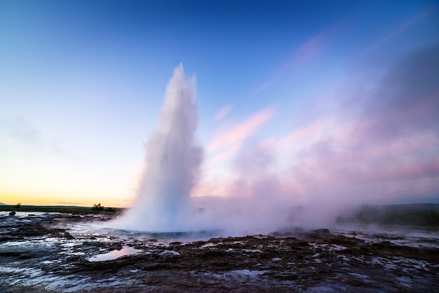 Eruzione del geyser di Strokkur