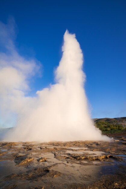 Eruzione del geyser in Islanda