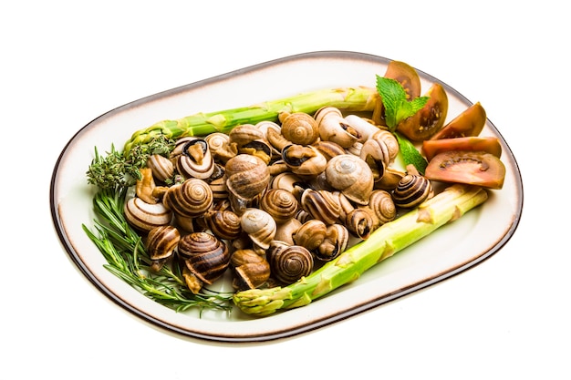 Escargot con asparagi rosmarino timo e pomodoro