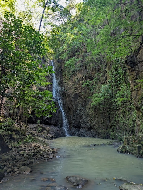 Escursione alle cascate di Panama Mountain All'inizio dell'inverno