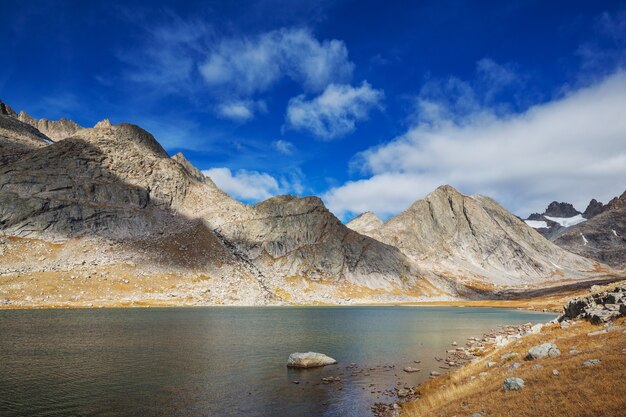 Escursione nella Wind River Range nel Wyoming, USA. Stagione autunnale.