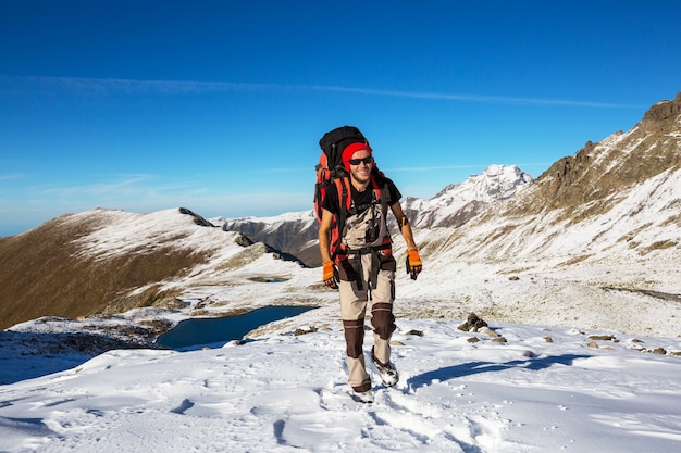 Escursione nelle montagne Kackar nella Turchia orientale, stagione autunnale.