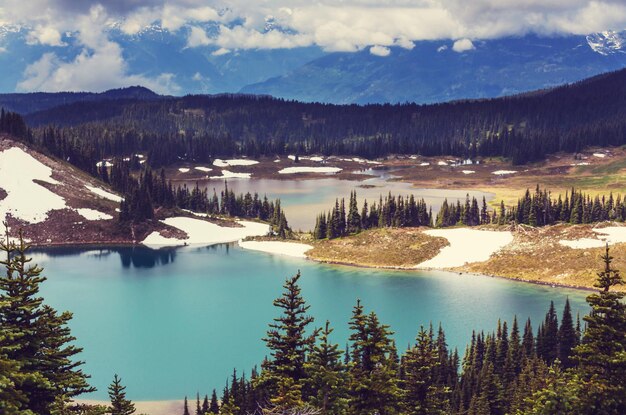 Escursione sul lago Garibaldi vicino a Whistler, BC, Canada.