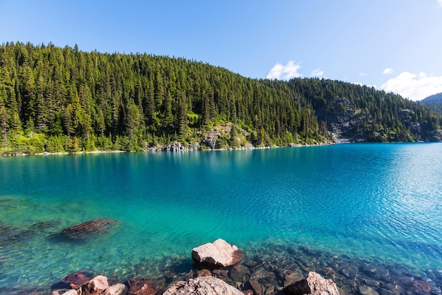 Escursione sul lago Garibaldi vicino a Whistler, BC, Canada.