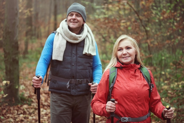 Escursioni di coppia durante l'autunno