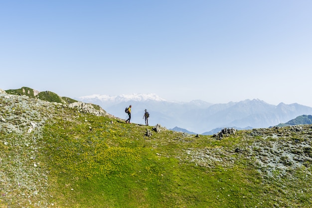 Escursioni nelle Alpi su sentiero panoramico