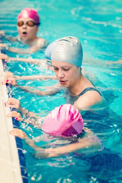 Esercizi di respirazione a lezione di nuoto per bambini