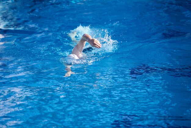 esercizio di nuoto su cacca da nuoto al chiuso