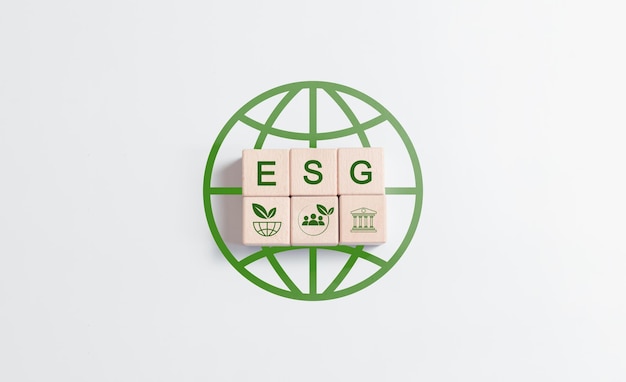 ESG ambientale sociale e governance icone ESG su blocchi di legno per il concetto di ambiente sostenibile mondiale