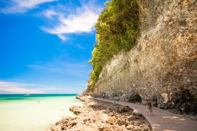 Esotica vista mozzafiato sul mare sull'isola di Boracay