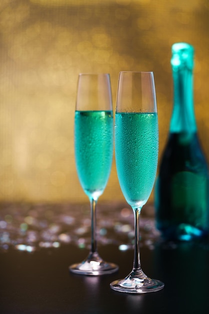 Esotico champagne blu e oro bokeh sfondo/messa a fuoco selettiva.Concetto di celebrazione di feste e vacanze