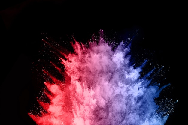 Esplosione di polvere colorata estratto su fondo nero fondo splatted polvere astratta.