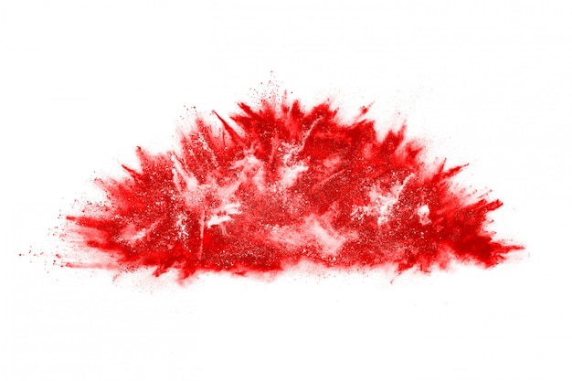 Esplosione di polvere di colore rosso su sfondo bianco