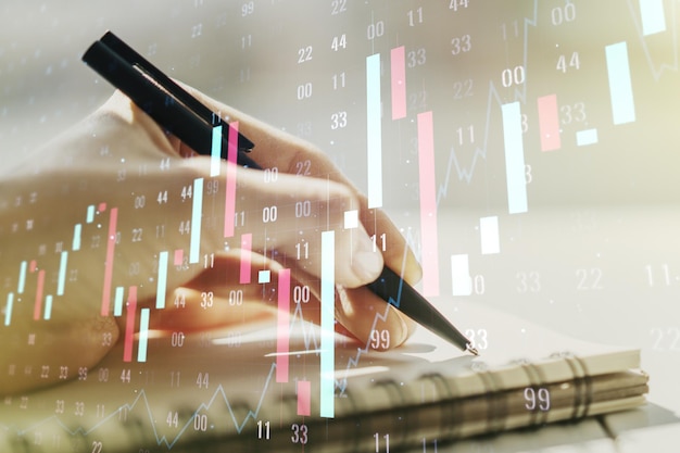 Esposizione multipla del diagramma finanziario astratto con scrittura a mano nel blocco note sul concetto bancario e contabile di sfondo