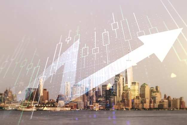 Esposizione multipla del diagramma finanziario astratto e della freccia verso l'alto sul concetto di aumento e innovazione dello sfondo degli edifici per uffici di Manhattan