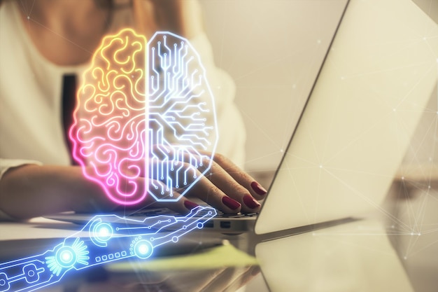 Esposizione multipla di mani di donne che lavorano su computer e hologramma del cervello umano disegnando il concetto di tecnologia AI
