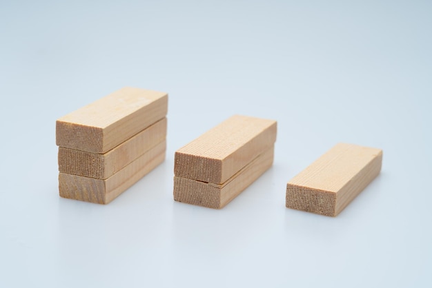 Esprimere vari concetti come domino e affari usando il legno jenga