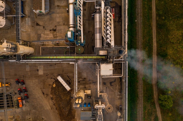 Espulsione di fumo da una vista dall'alto di un tubo per la lavorazione del legno