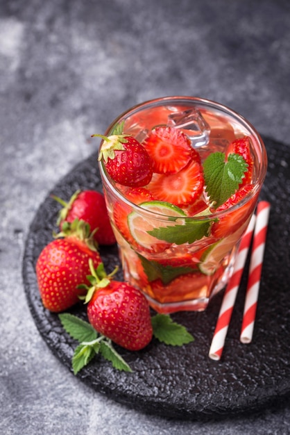 Estate mojito fragola fresca bevanda