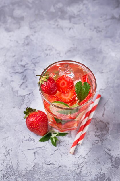 Estate mojito fragola fresca bevanda