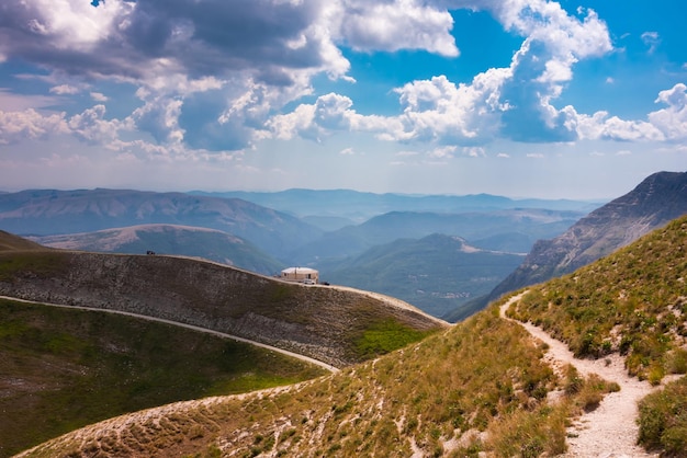 Estate montagna paesaggio bella natura in Italia