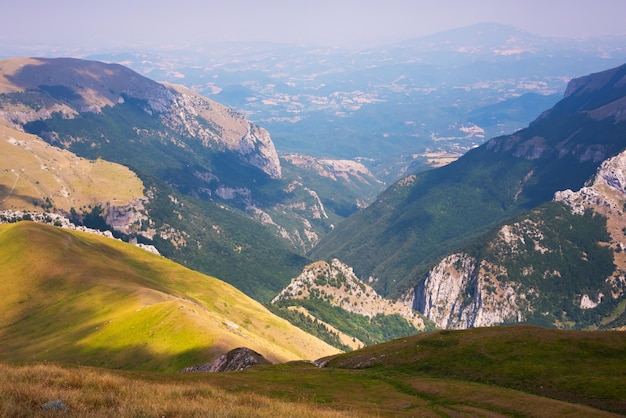 Estate montagna paesaggio bella natura in Italia