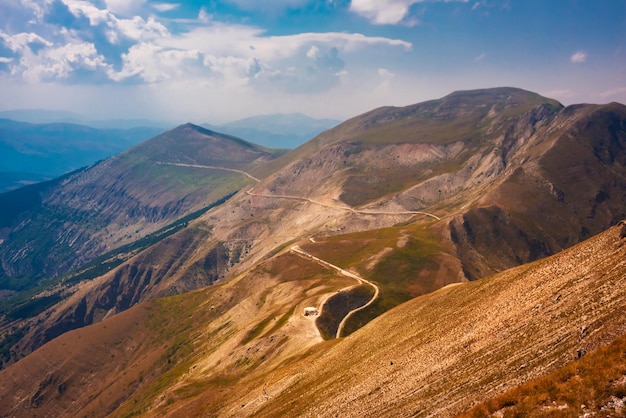 Estate montagna paesaggio bella natura in Italia