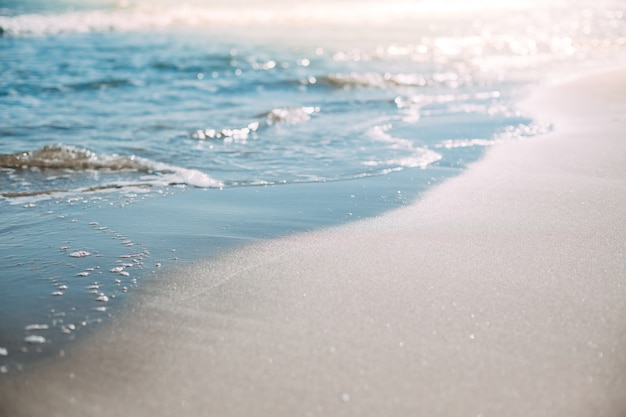 Estate spiaggia di sabbia e onde del mare