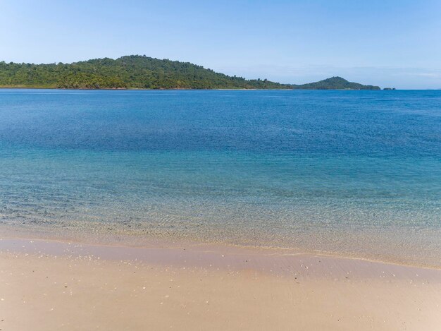 Estate spiaggia e mare con cielo limpido sfondo Isola di Coiba Panama