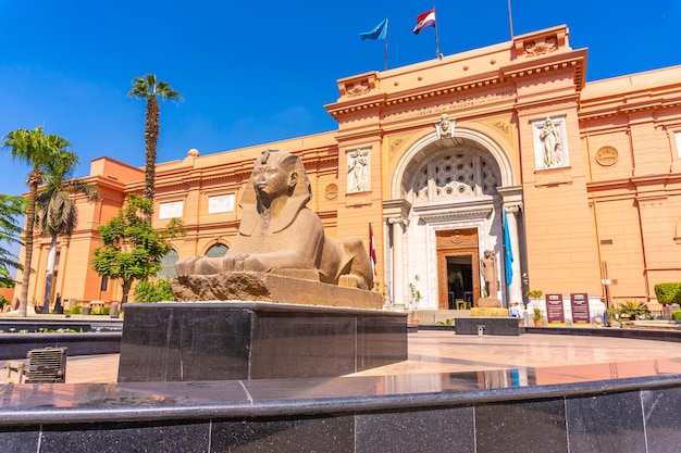 Esterno della facciata del Museo Egizio del Cairo