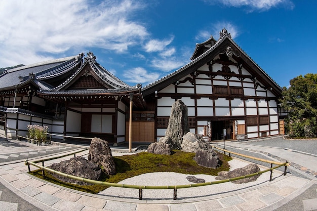 Esterno di tenryu-ji contro il cielo in città