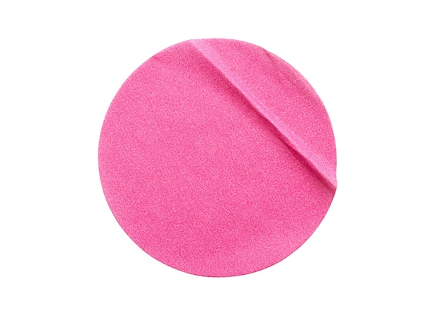 Etichetta adesiva in carta adesiva rotonda rosa vuota isolata su sfondo bianco